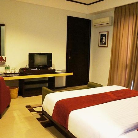 Rumah Nenek Hotel And Restaurant Padang  Extérieur photo