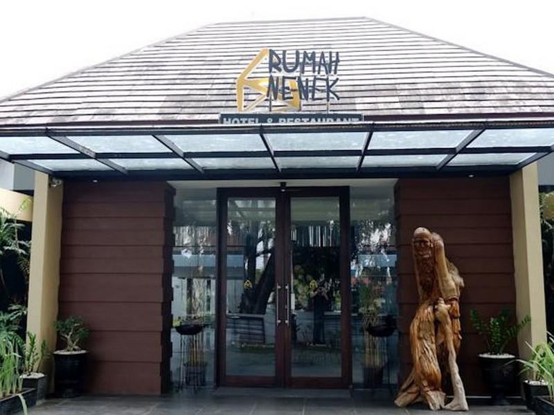 Rumah Nenek Hotel And Restaurant Padang  Extérieur photo