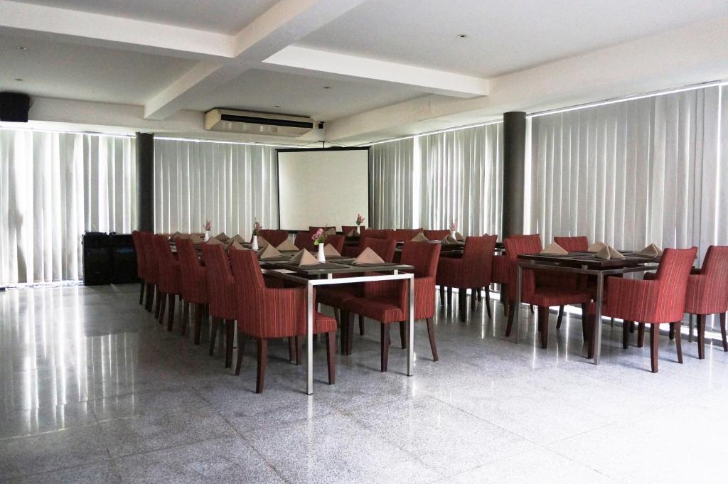 Rumah Nenek Hotel And Restaurant Padang  Extérieur photo