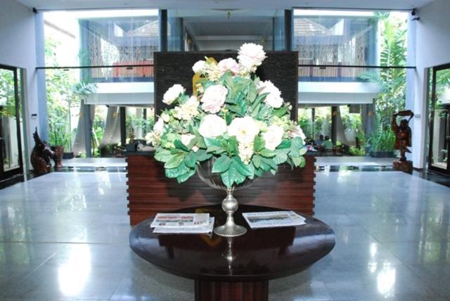 Rumah Nenek Hotel And Restaurant Padang  Extérieur photo