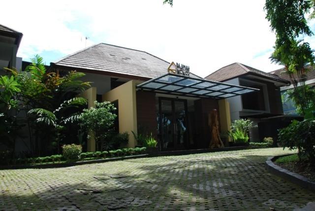 Rumah Nenek Hotel And Restaurant Padang  Extérieur photo